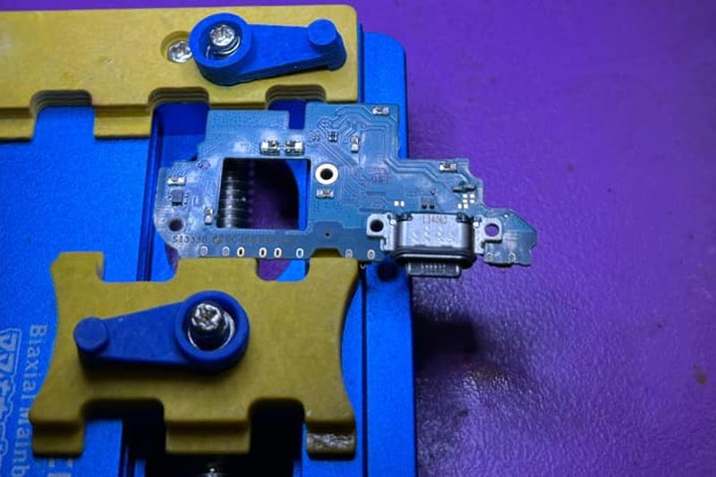 Servicio Técnico de Reparación de Celulares Cambio de Pantalla Puerto de Carga Tapas Traseras Vidrios de Cámara Software Liberaciones Diagnósticos Accesorios Cargadores Originales Audífonos Bluetooth Cables Venta de Celulares Chips Claro y Tigo